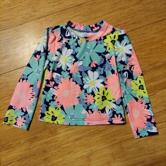 🎁5/$25  - Rashguard flower top, 2T - Picture 3 of 11